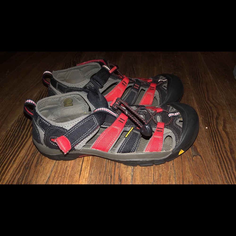 Keen Size 7 Womens shoe